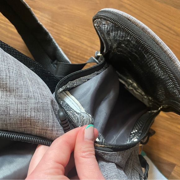 Jeep Adventurer’s Grey/Tan Diaper Bag - Picture 3 of 5